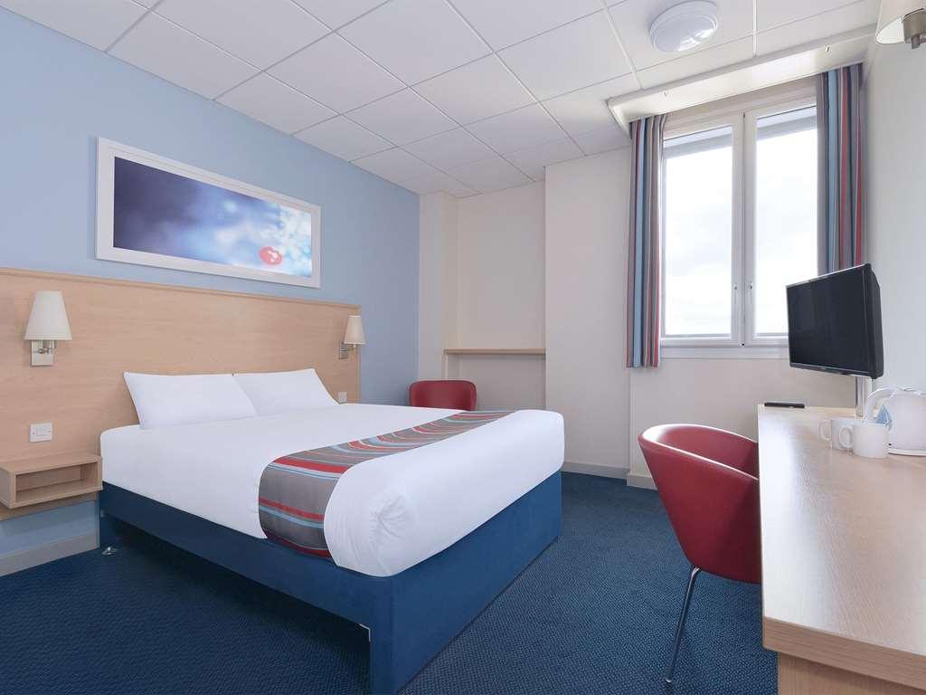 Travelodge Cirencester Room photo