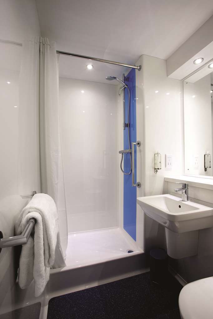 Travelodge Cirencester Room photo